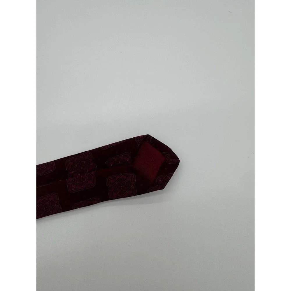 Van Heusen 100% Silk Tie Burgundy Red Geometric Pattern Made in England Classic